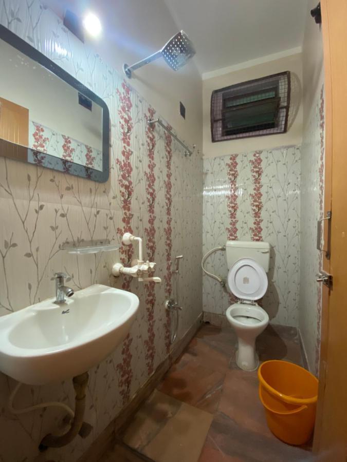 Hotel & Lodge Pankajini 볼푸르 외부 사진